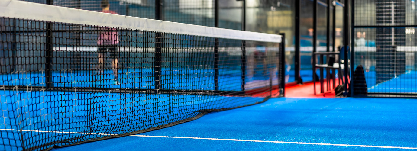 couvert-vs-plein-air-padel-courts