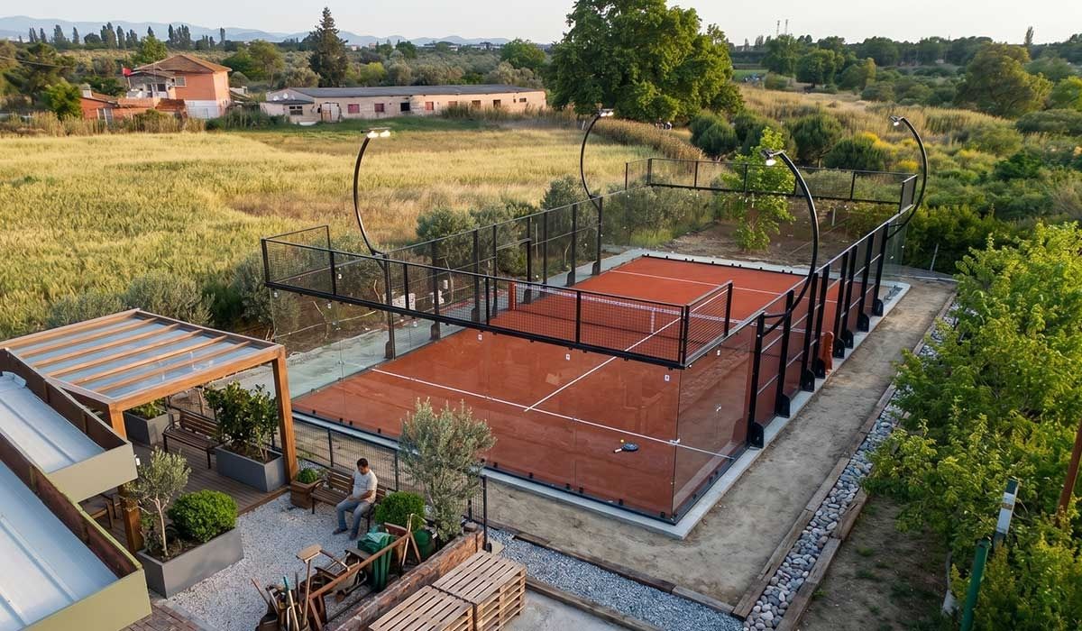 Construction de Terrains de Padel Extérieurs et Intérieurs